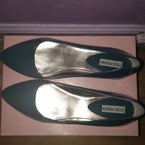 NEVER WORN Steve Madden Flats Size 11